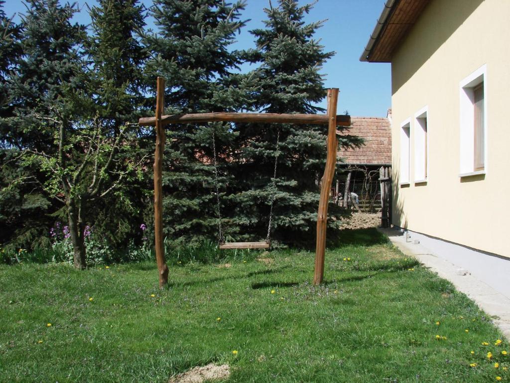 Benko Vendeghaz Hotel Kiskutas Exterior photo