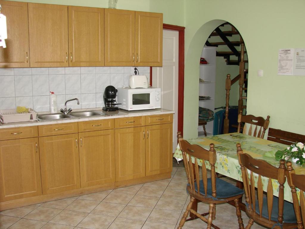 Benko Vendeghaz Hotel Kiskutas Exterior photo
