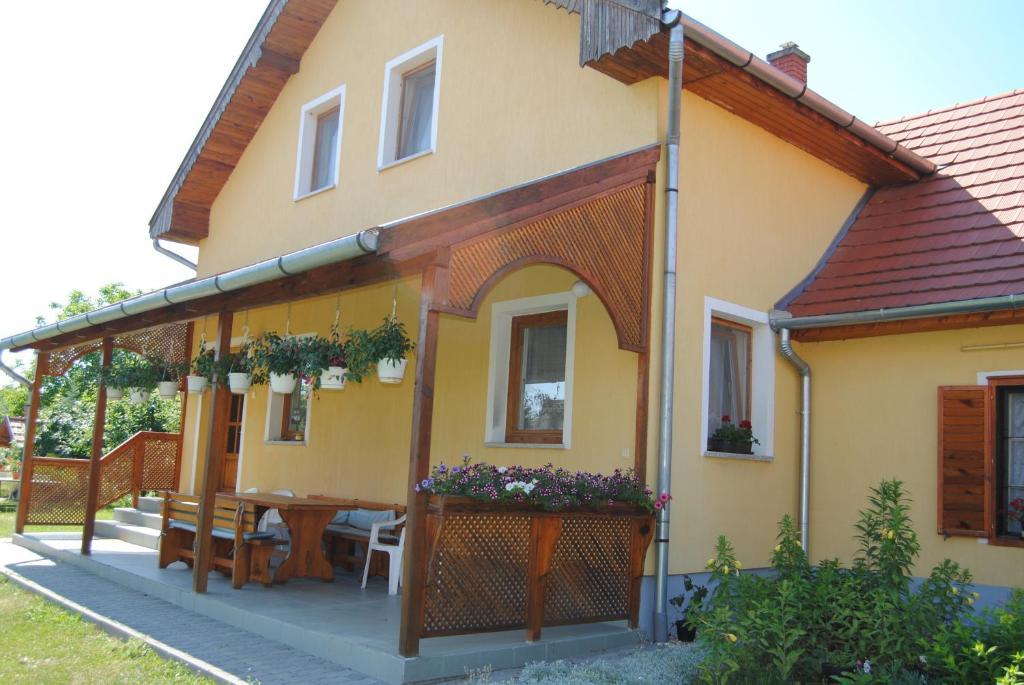 Benko Vendeghaz Hotel Kiskutas Exterior photo